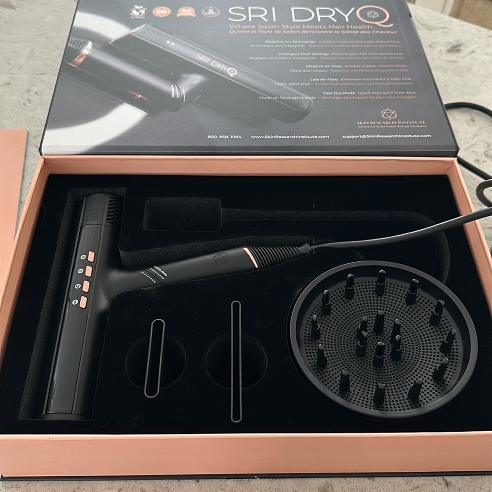 NWT: SRI DRY Q Hair Dryer